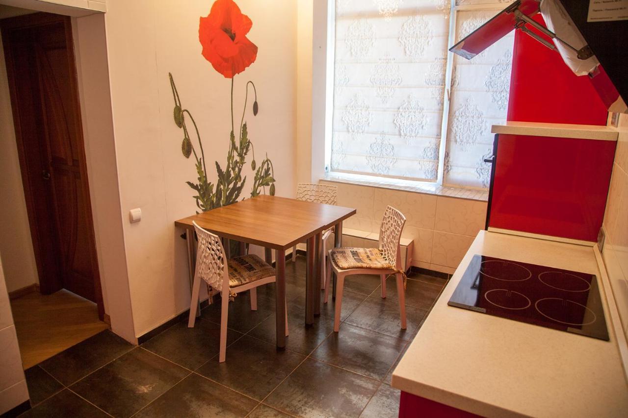 Two Bedroom Apartment With Balcony Kyiv Exterior photo